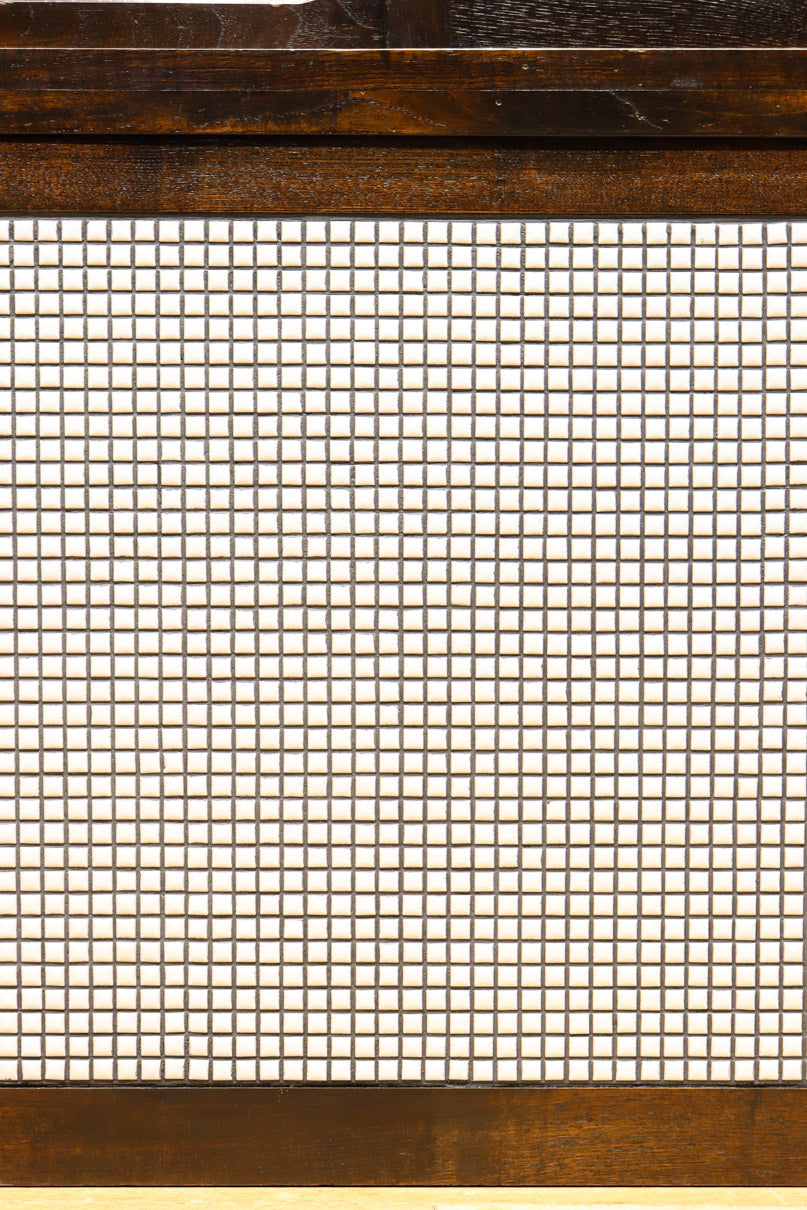 タイル細工を施したレトロ感溢れる稀少アンバー色ガラス4面ショーケース　BB3124