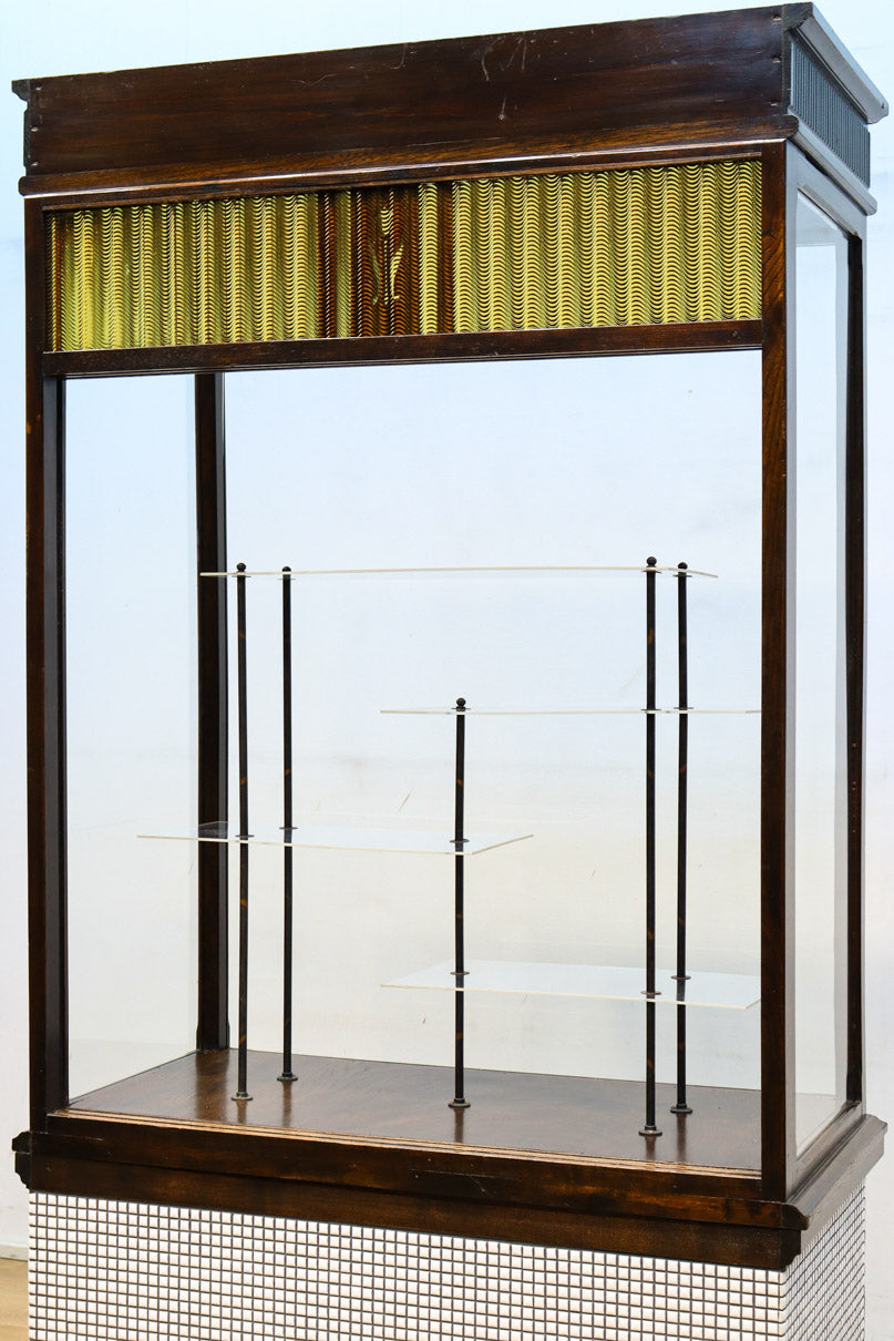 タイル細工を施したレトロ感溢れる稀少アンバー色ガラス4面ショーケース　BB3124