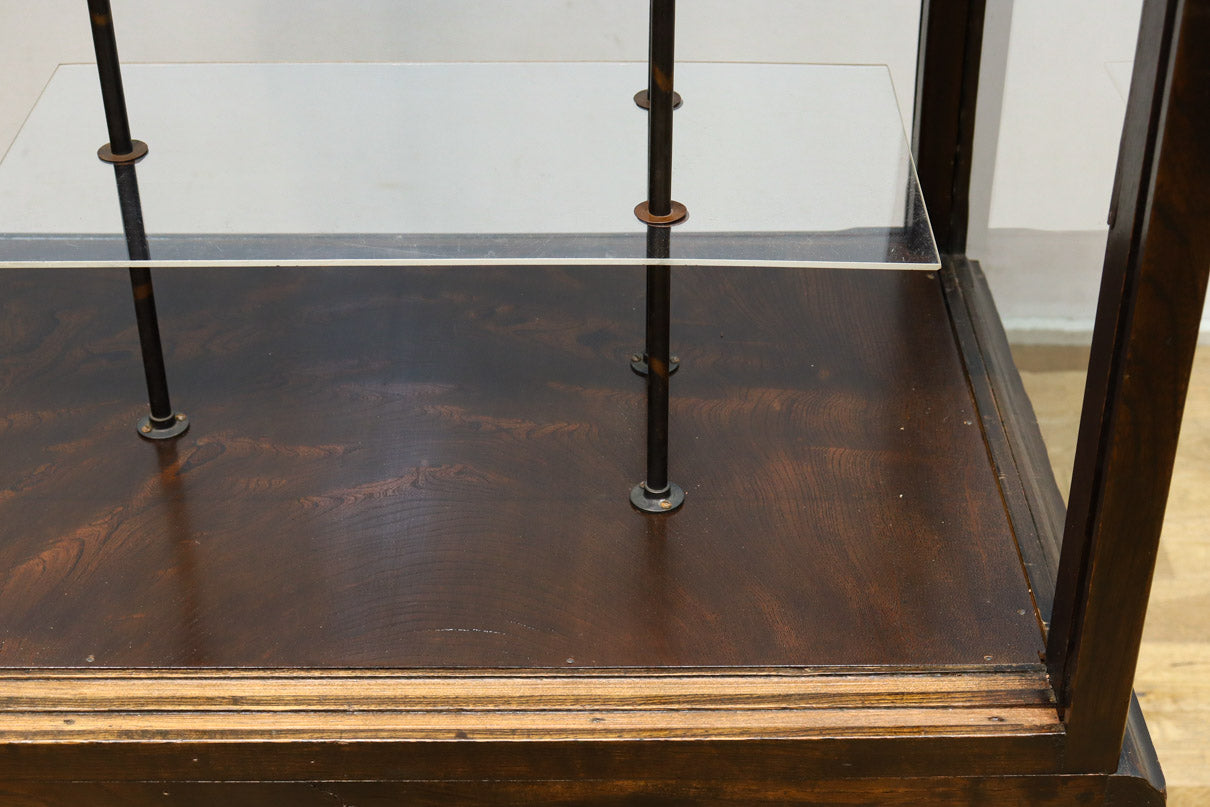 タイル細工を施したレトロ感溢れる稀少アンバー色ガラス4面ショーケース　BB3124