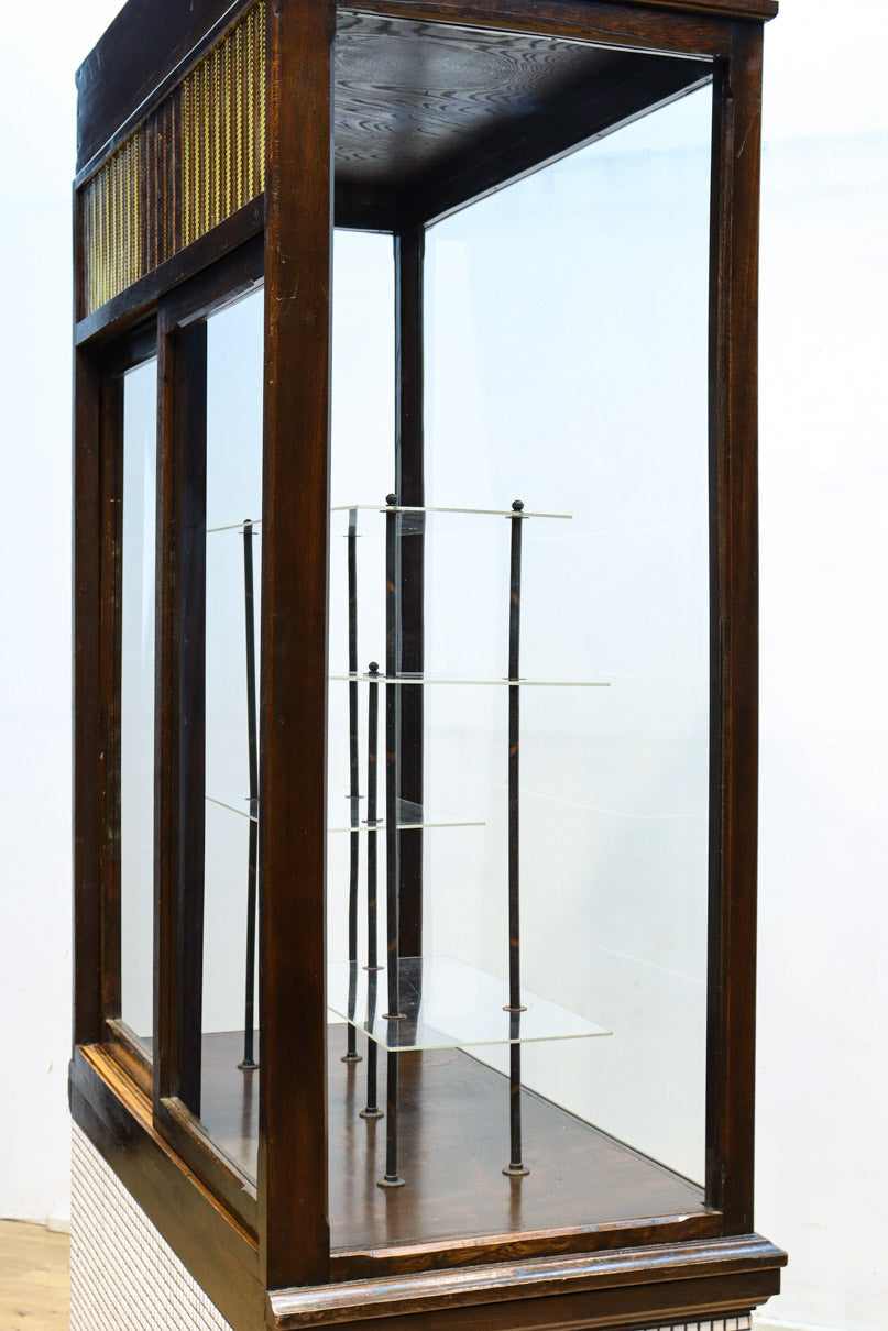 タイル細工を施したレトロ感溢れる稀少アンバー色ガラス4面ショーケース　BB3124