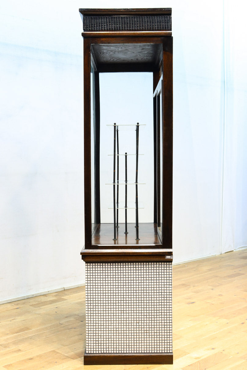 タイル細工を施したレトロ感溢れる稀少アンバー色ガラス4面ショーケース　BB3124