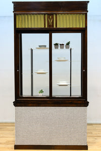 タイル細工を施したレトロ感溢れる稀少アンバー色ガラス4面ショーケース　BB3124