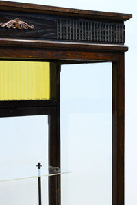 タイル細工を施したレトロ感溢れる稀少アンバー色ガラス4面ショーケース　BB3124