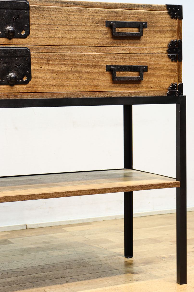 凛とした風格漂うアイアンフレーム付き総桐刀箪笥　BB3126