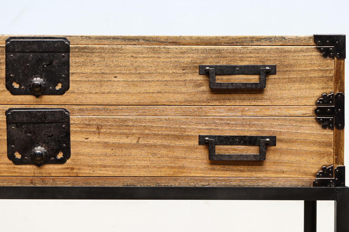 凛とした風格漂うアイアンフレーム付き総桐刀箪笥　BB3126