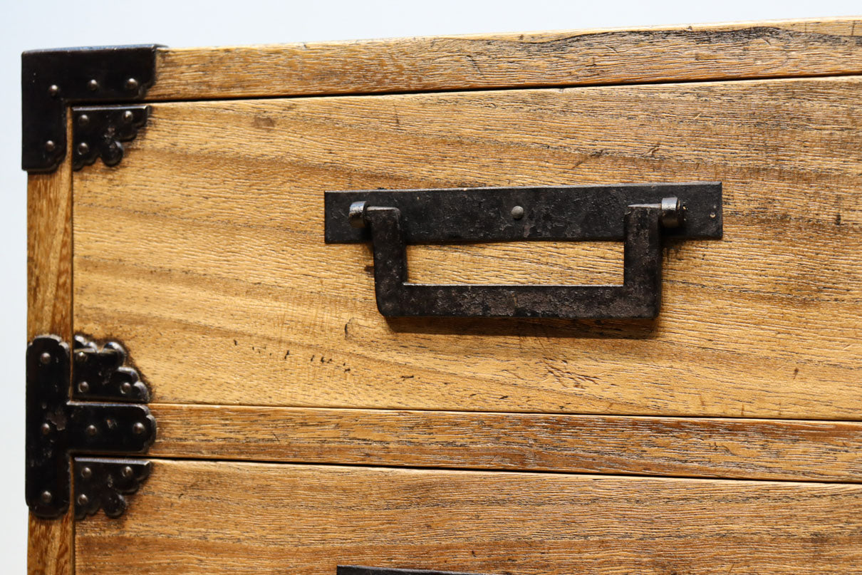 凛とした風格漂うアイアンフレーム付き総桐刀箪笥　BB3126