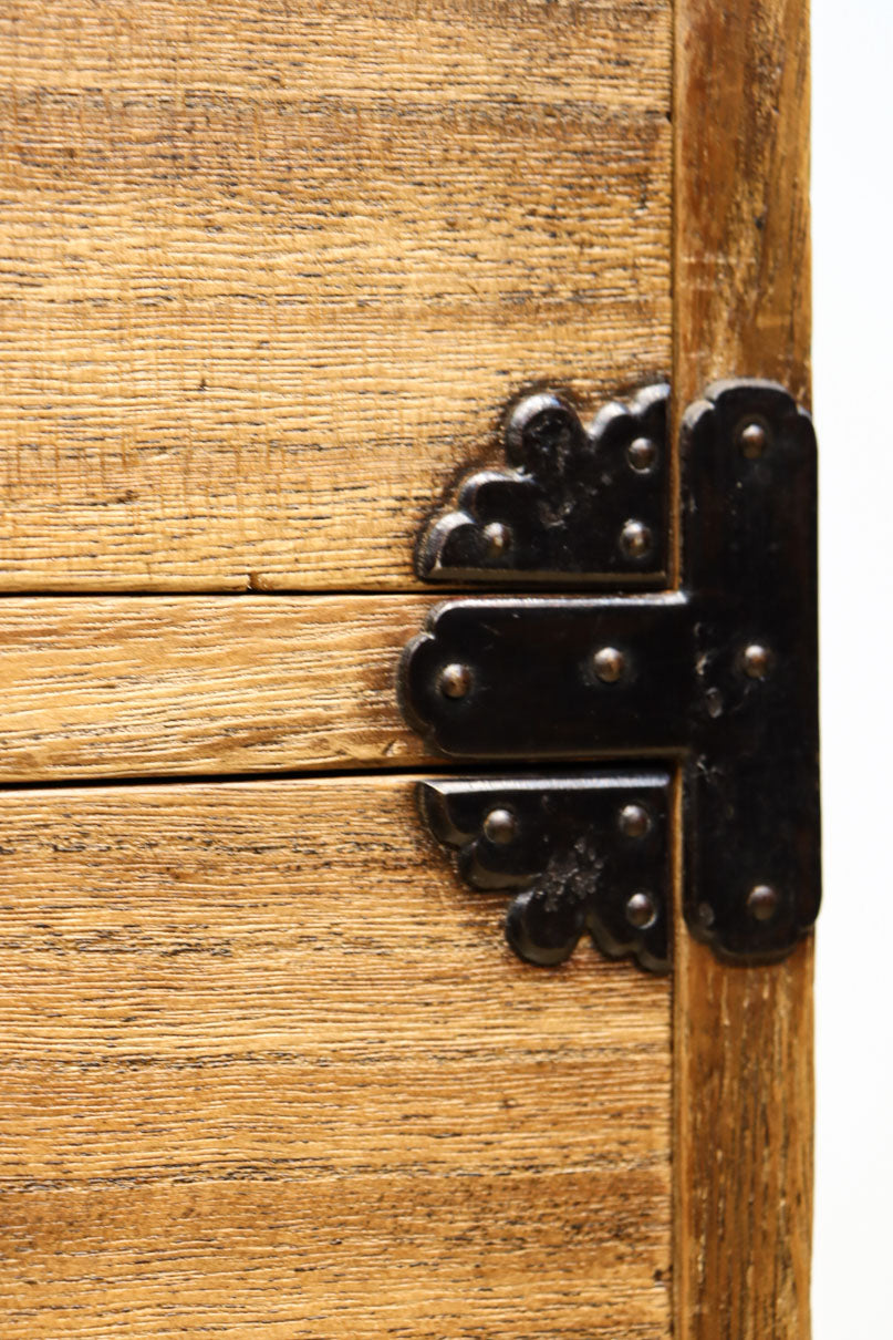 凛とした風格漂うアイアンフレーム付き総桐刀箪笥　BB3126