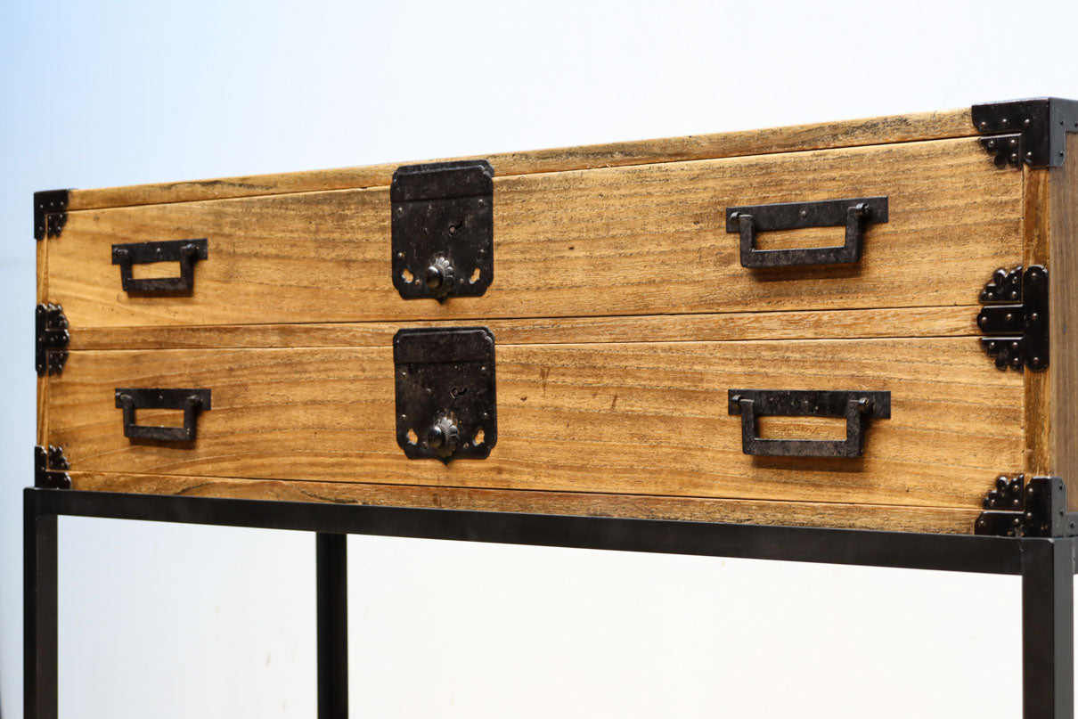 凛とした風格漂うアイアンフレーム付き総桐刀箪笥　BB3126