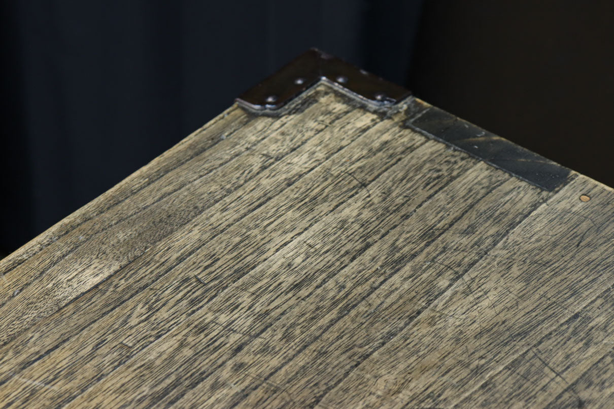 凛とした風格漂うアイアンフレーム付き総桐刀箪笥　BB3126