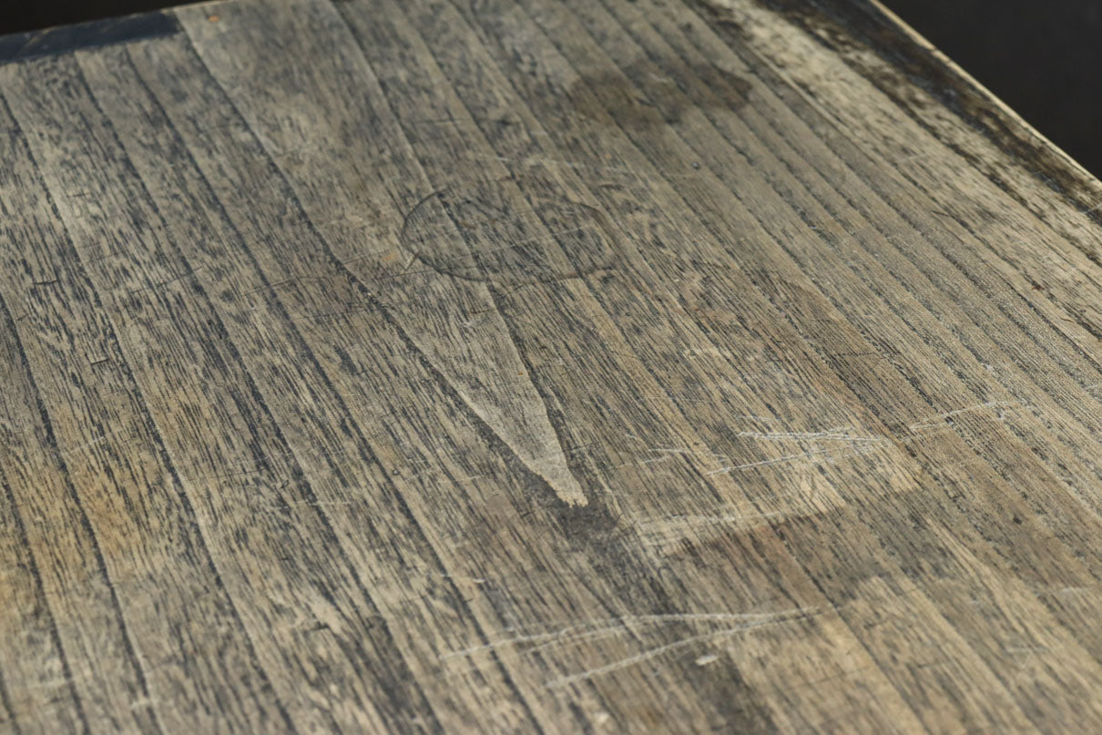 凛とした風格漂うアイアンフレーム付き総桐刀箪笥　BB3126