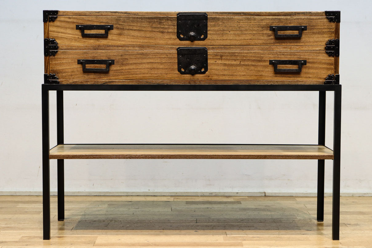 凛とした風格漂うアイアンフレーム付き総桐刀箪笥　BB3126