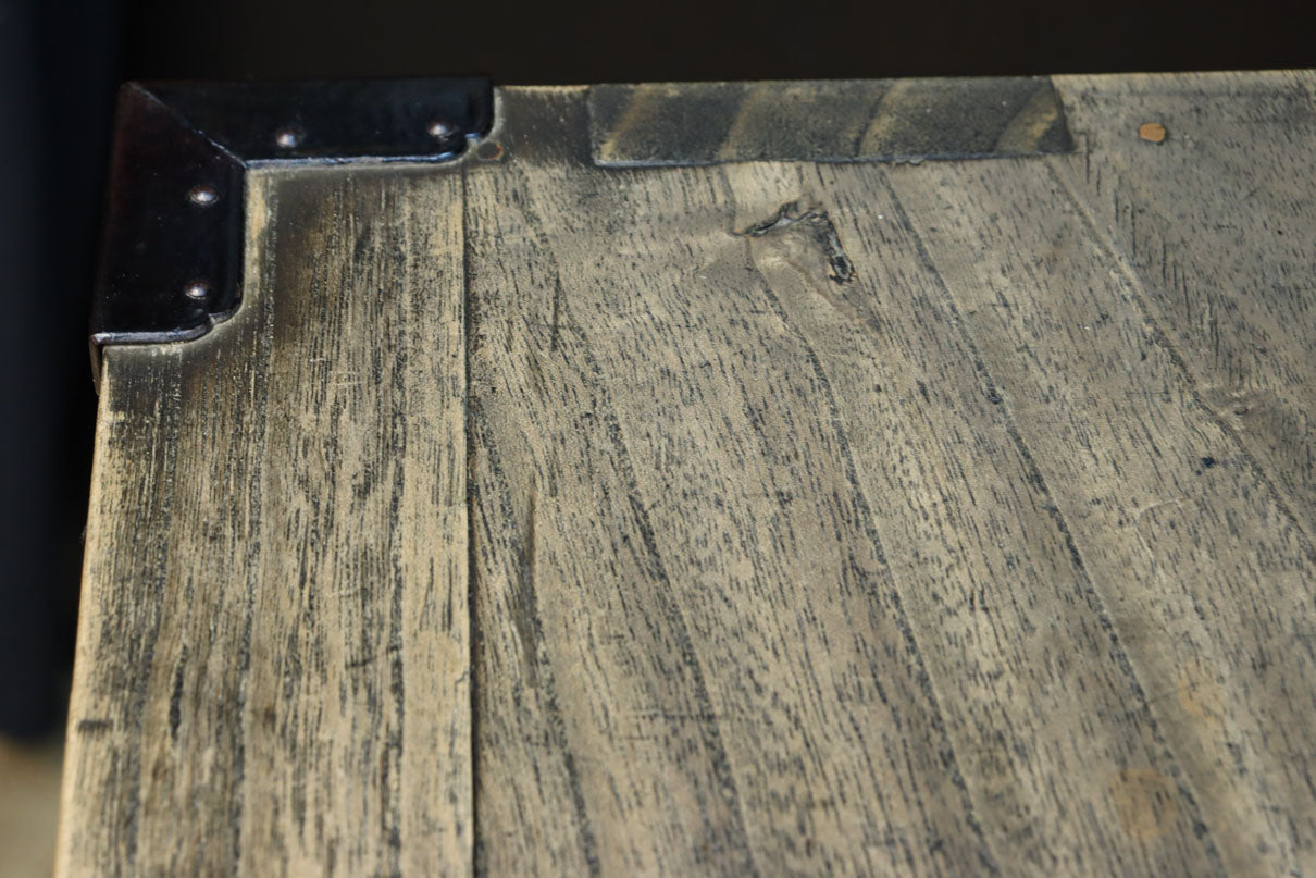 凛とした風格漂うアイアンフレーム付き総桐刀箪笥　BB3126