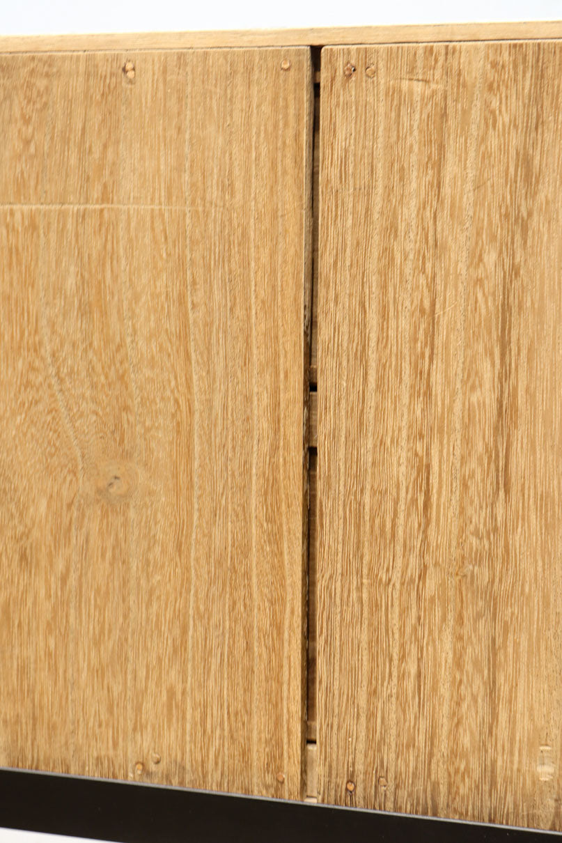 凛とした風格漂うアイアンフレーム付き総桐刀箪笥　BB3126