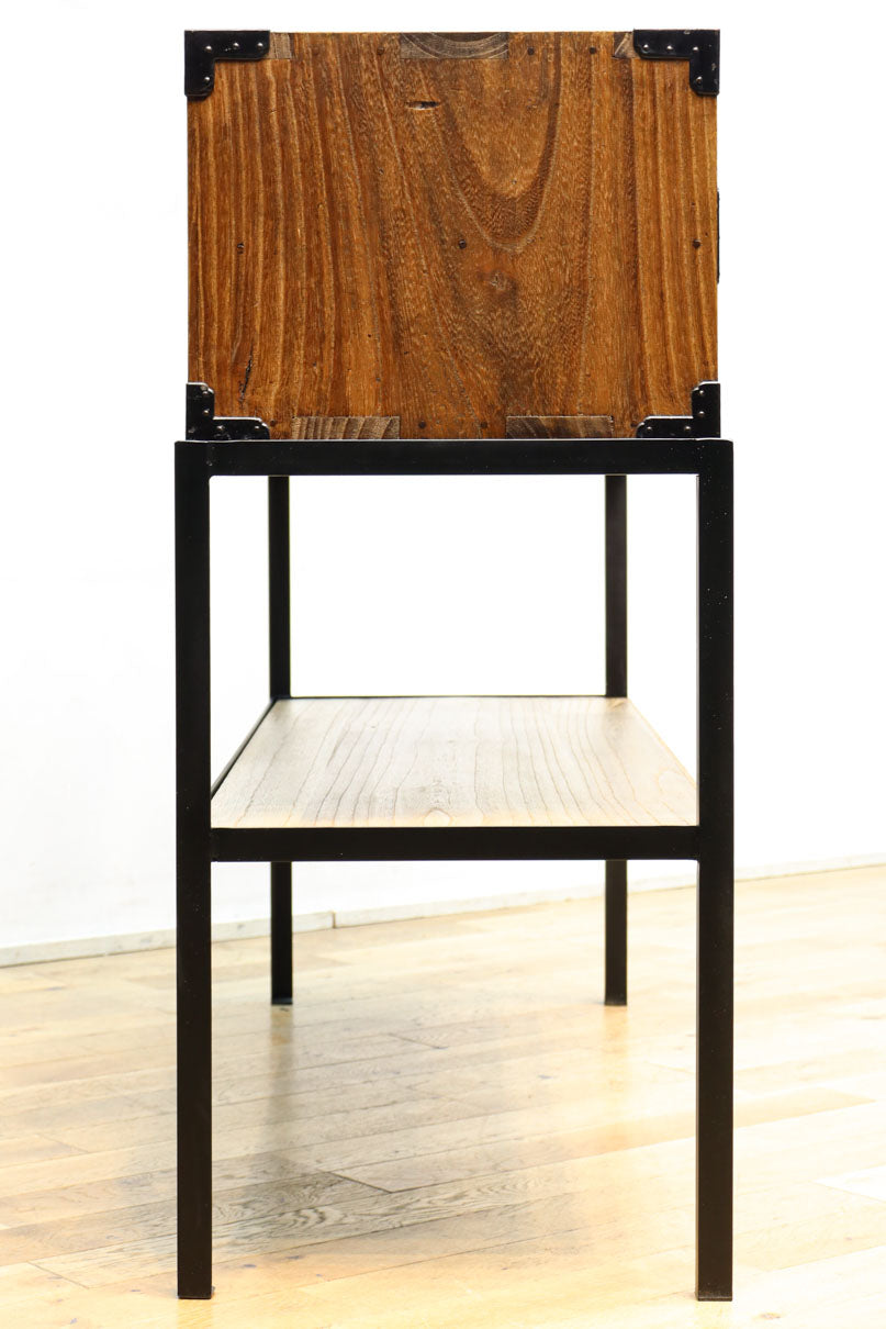 凛とした風格漂うアイアンフレーム付き総桐刀箪笥　BB3126