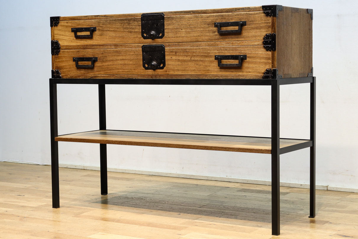 凛とした風格漂うアイアンフレーム付き総桐刀箪笥　BB3126