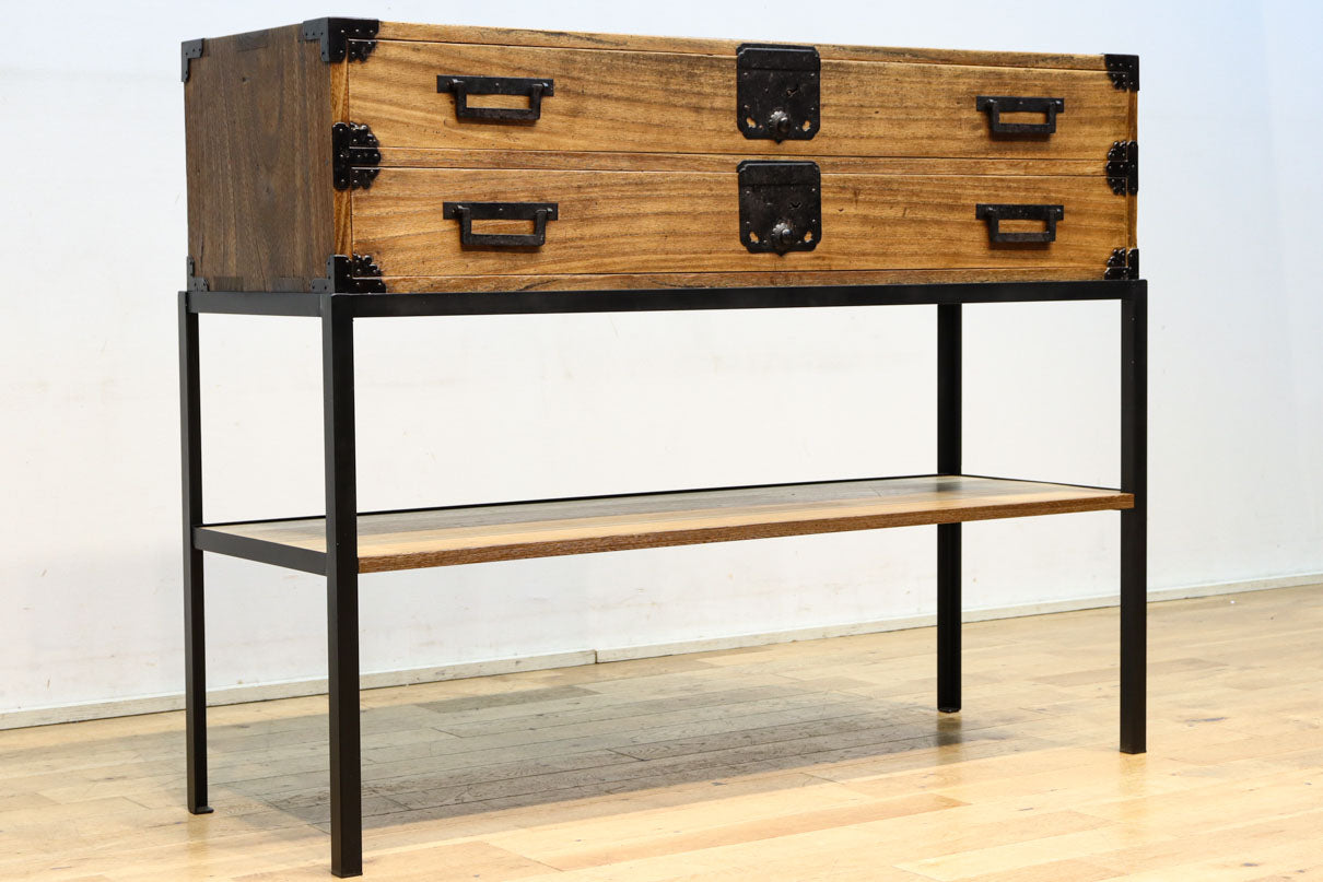 凛とした風格漂うアイアンフレーム付き総桐刀箪笥　BB3126