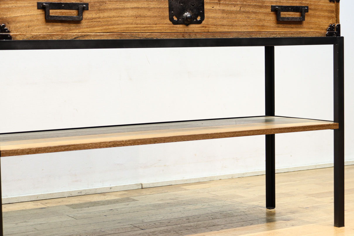 凛とした風格漂うアイアンフレーム付き総桐刀箪笥　BB3126