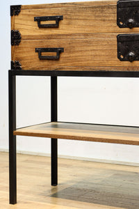 凛とした風格漂うアイアンフレーム付き総桐刀箪笥　BB3126