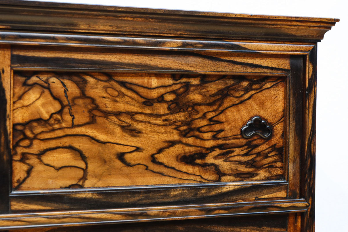 正面に黒柿、三方に欅を惜しみなく使用した高級感極上茶箪笥　BB3127