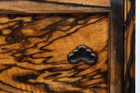 正面に黒柿、三方に欅を惜しみなく使用した高級感極上茶箪笥　BB3127