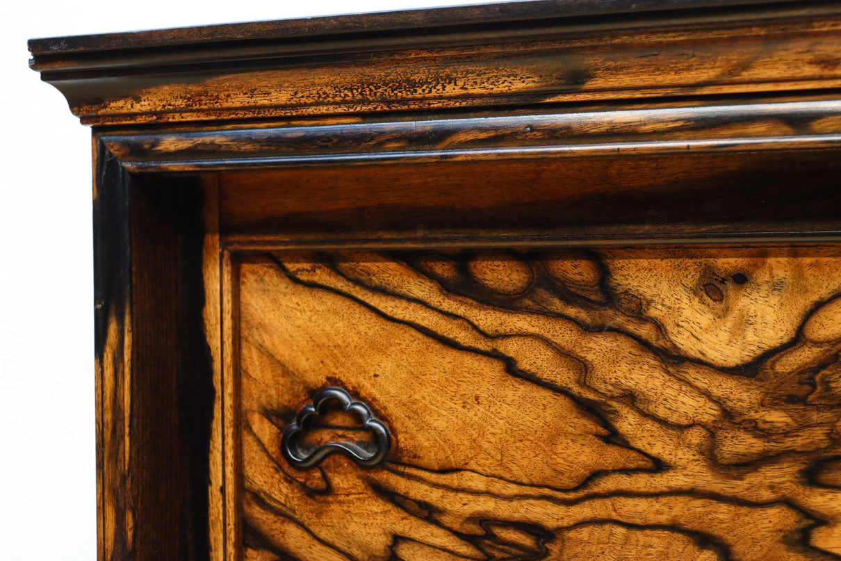 正面に黒柿、三方に欅を惜しみなく使用した高級感極上茶箪笥　BB3127