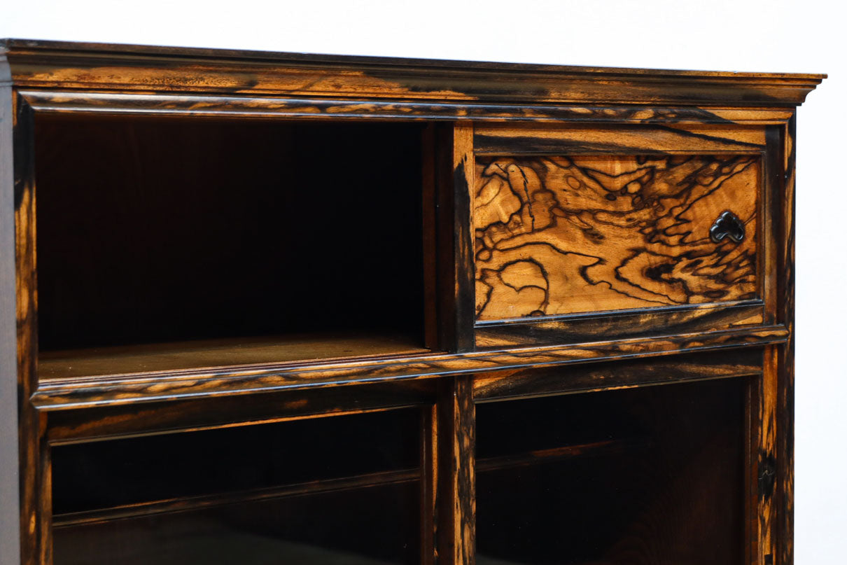 正面に黒柿、三方に欅を惜しみなく使用した高級感極上茶箪笥　BB3127