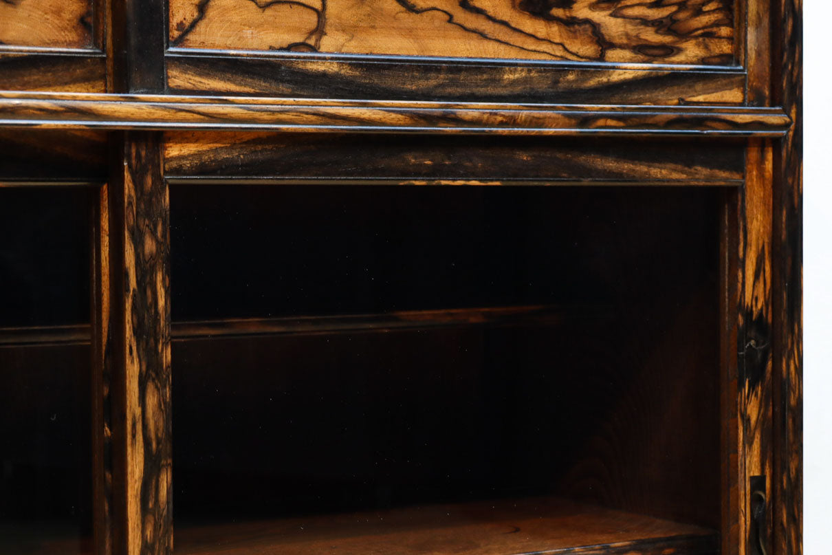 正面に黒柿、三方に欅を惜しみなく使用した高級感極上茶箪笥　BB3127