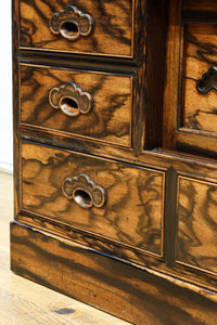 正面に黒柿、三方に欅を惜しみなく使用した高級感極上茶箪笥　BB3127