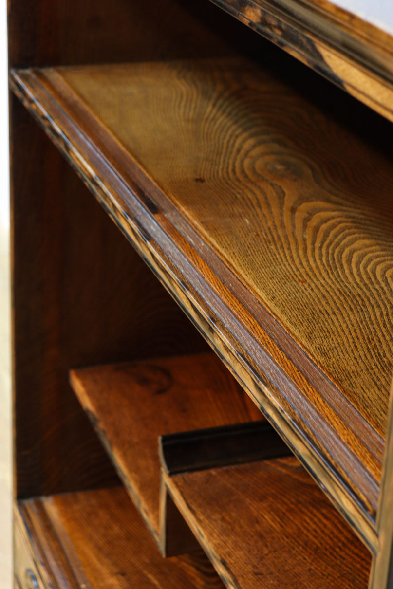 正面に黒柿、三方に欅を惜しみなく使用した高級感極上茶箪笥　BB3127