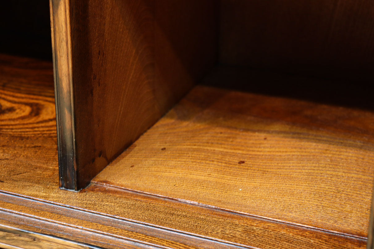 正面に黒柿、三方に欅を惜しみなく使用した高級感極上茶箪笥　BB3127