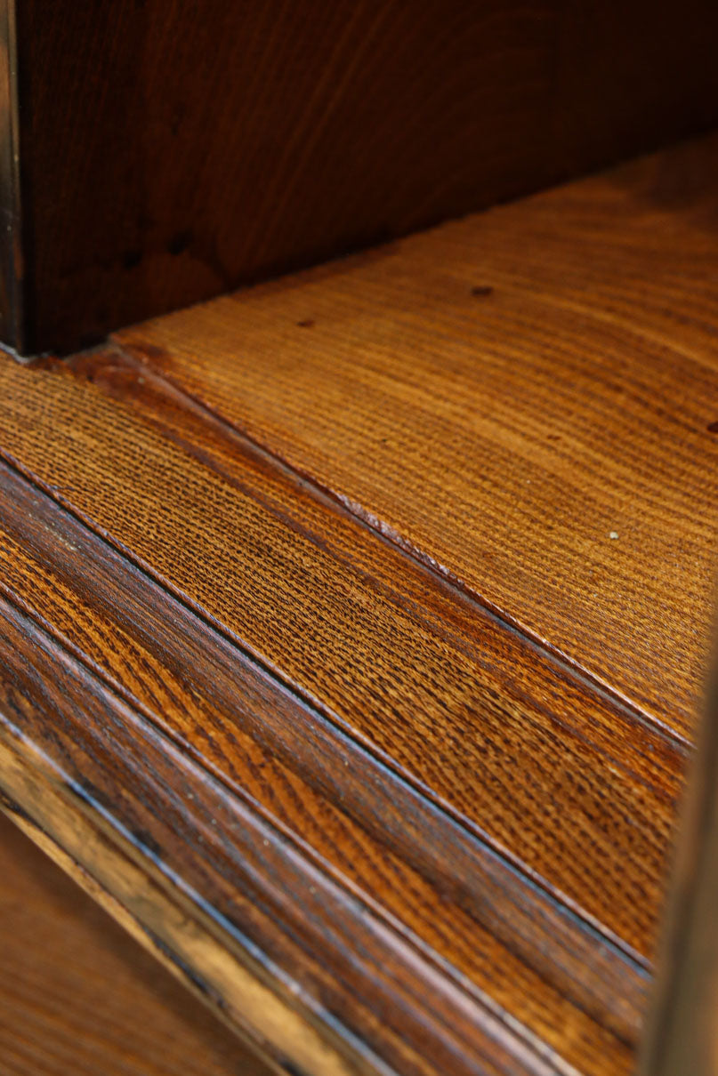 正面に黒柿、三方に欅を惜しみなく使用した高級感極上茶箪笥　BB3127