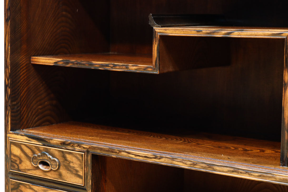 正面に黒柿、三方に欅を惜しみなく使用した高級感極上茶箪笥　BB3127