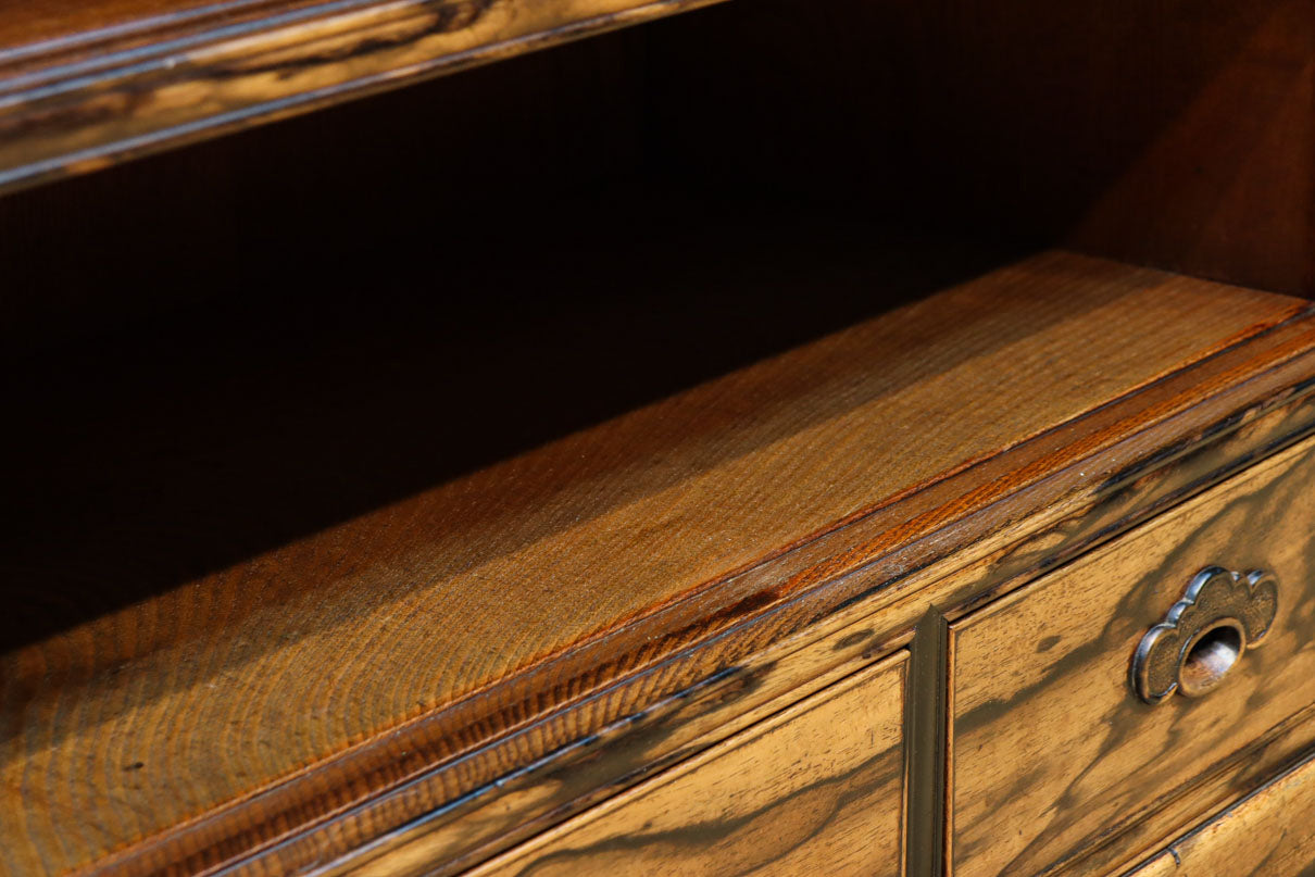 正面に黒柿、三方に欅を惜しみなく使用した高級感極上茶箪笥　BB3127