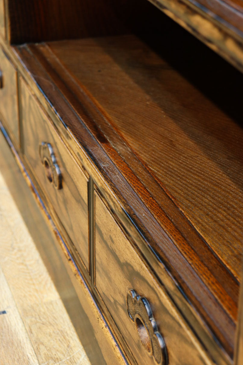 正面に黒柿、三方に欅を惜しみなく使用した高級感極上茶箪笥　BB3127