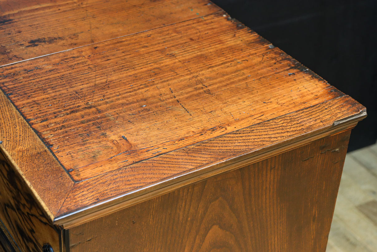 正面に黒柿、三方に欅を惜しみなく使用した高級感極上茶箪笥　BB3127