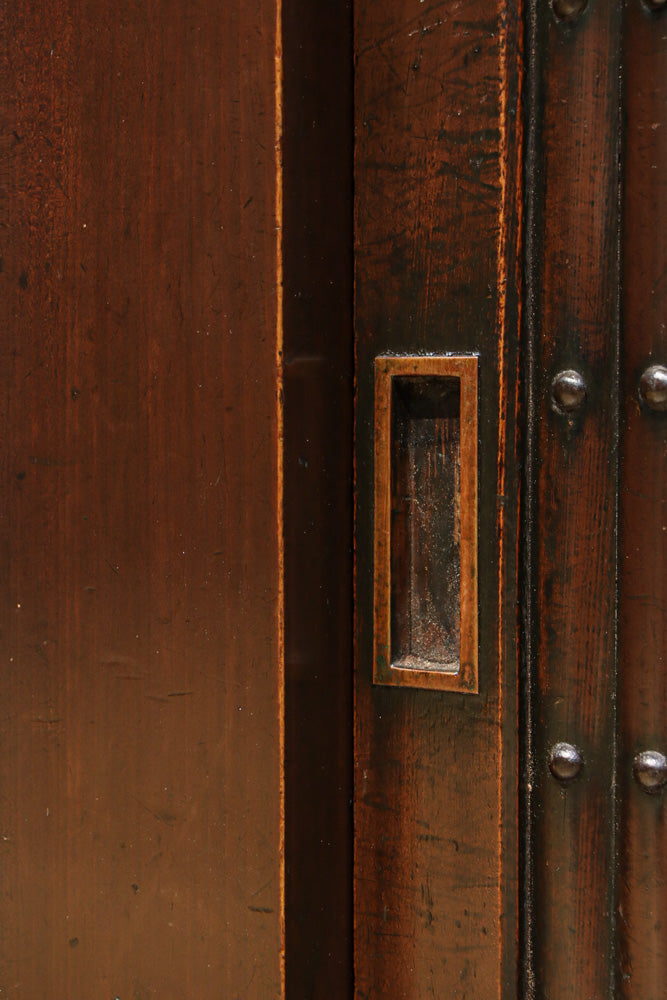 上品さが際立つみざら戸づくりの近江水屋箪笥　BB3132