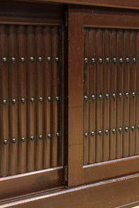 上品さが際立つみざら戸づくりの近江水屋箪笥　BB3132