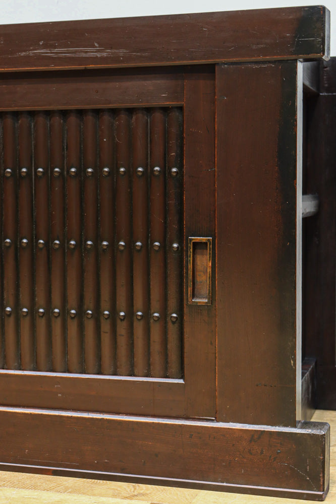 上品さが際立つみざら戸づくりの近江水屋箪笥　BB3132