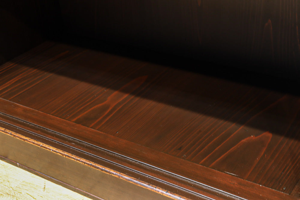 上品さが際立つみざら戸づくりの近江水屋箪笥　BB3132