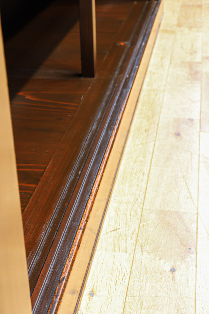 上品さが際立つみざら戸づくりの近江水屋箪笥　BB3132