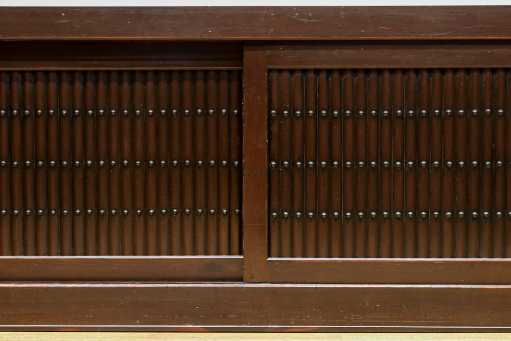 上品さが際立つみざら戸づくりの近江水屋箪笥　BB3132