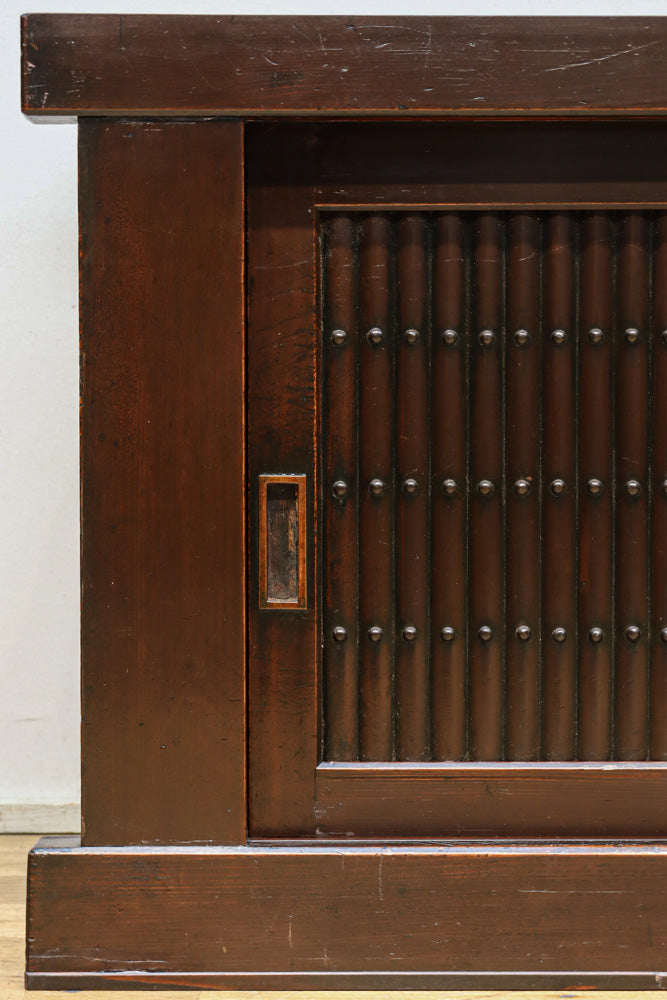 上品さが際立つみざら戸づくりの近江水屋箪笥　BB3132