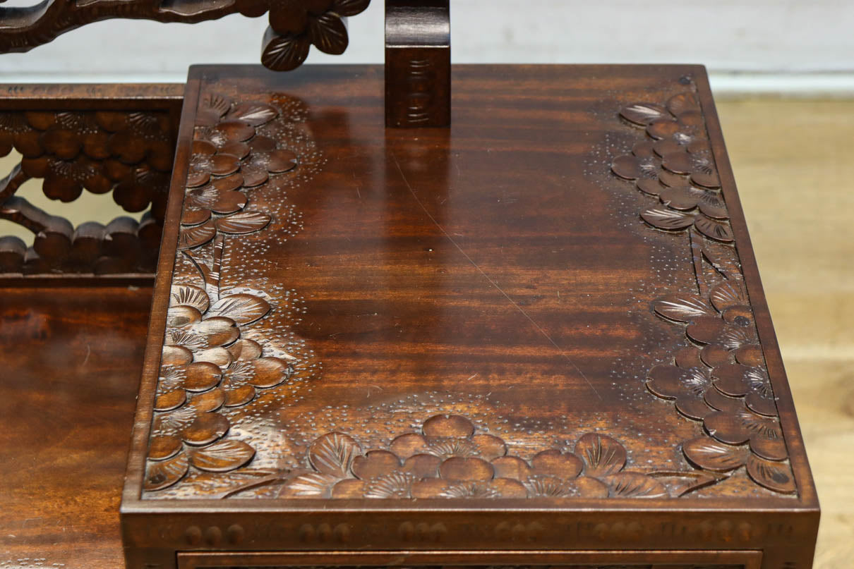 桜の彫刻模様で華やかな軽井沢彫鏡台　BB3145