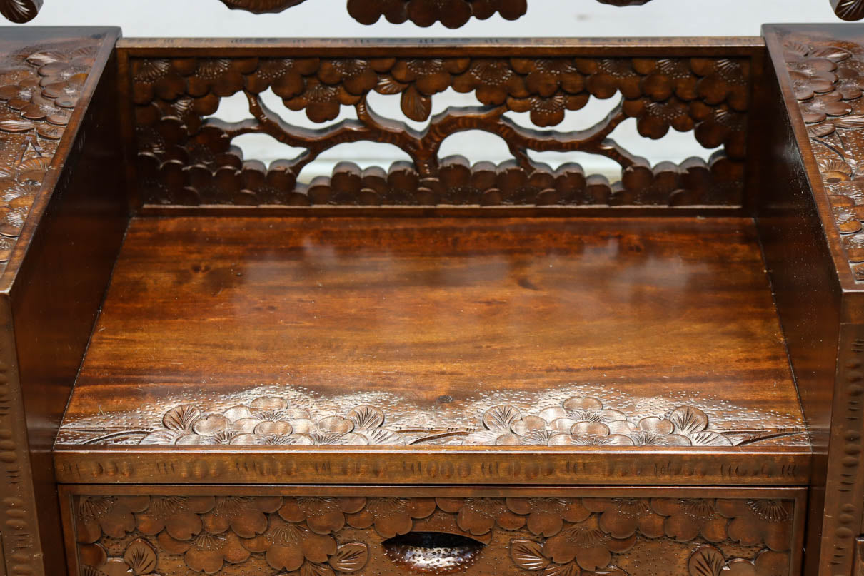 桜の彫刻模様で華やかな軽井沢彫鏡台　BB3145