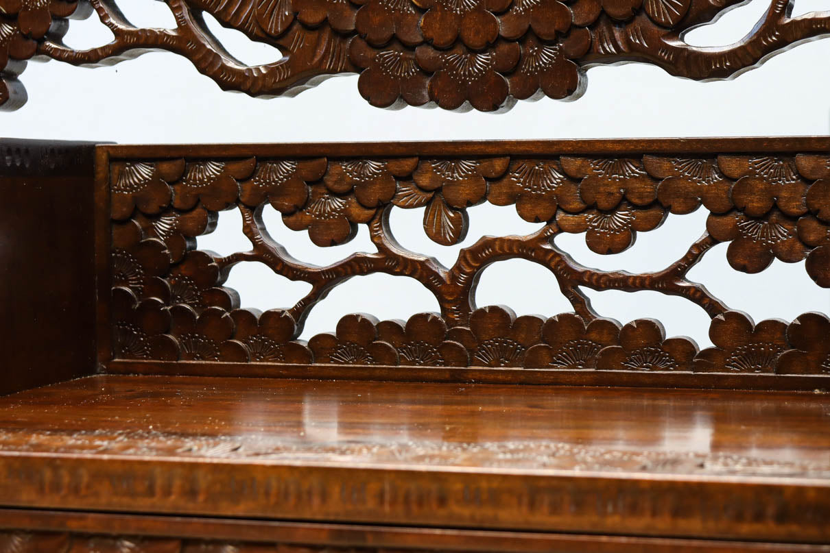 桜の彫刻模様で華やかな軽井沢彫鏡台　BB3145