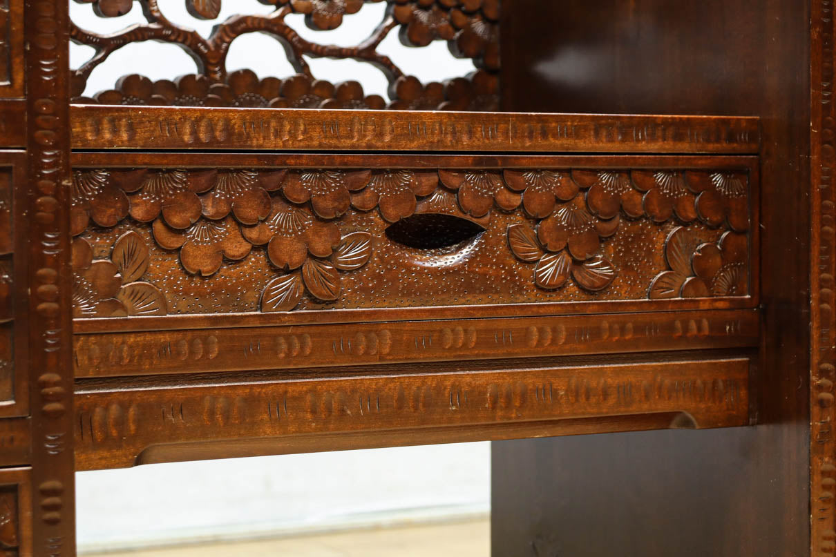 桜の彫刻模様で華やかな軽井沢彫鏡台　BB3145