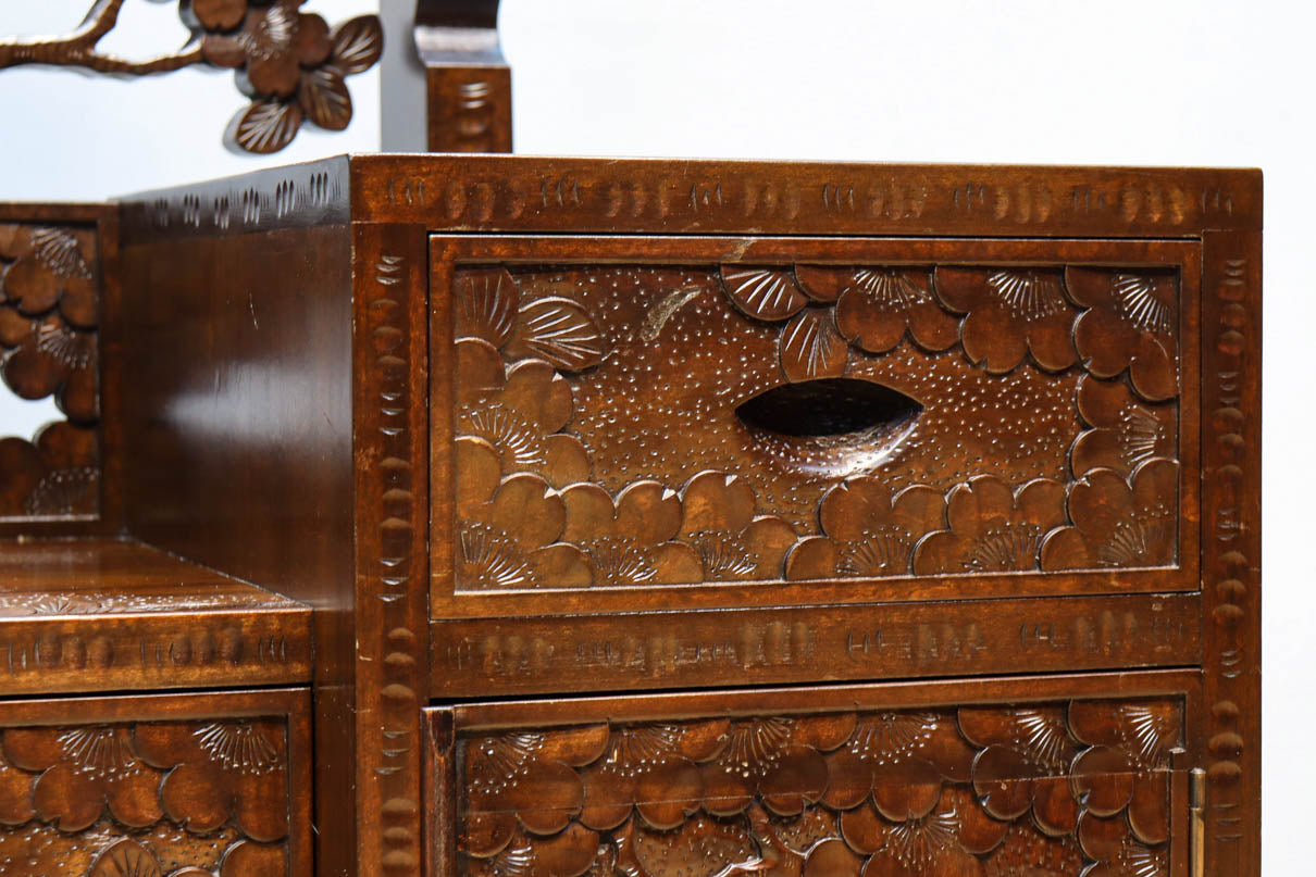 桜の彫刻模様で華やかな軽井沢彫鏡台　BB3145