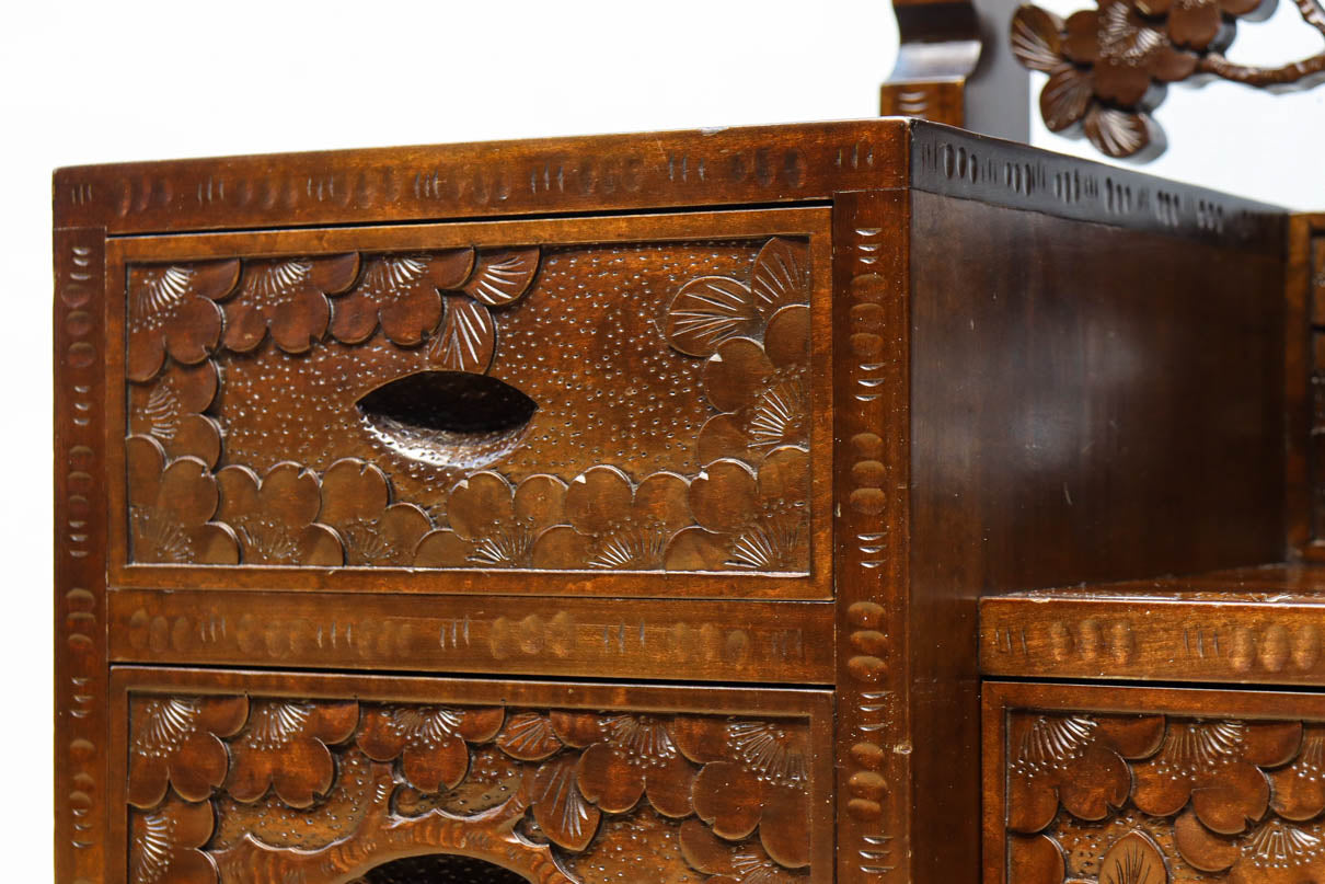 桜の彫刻模様で華やかな軽井沢彫鏡台　BB3145