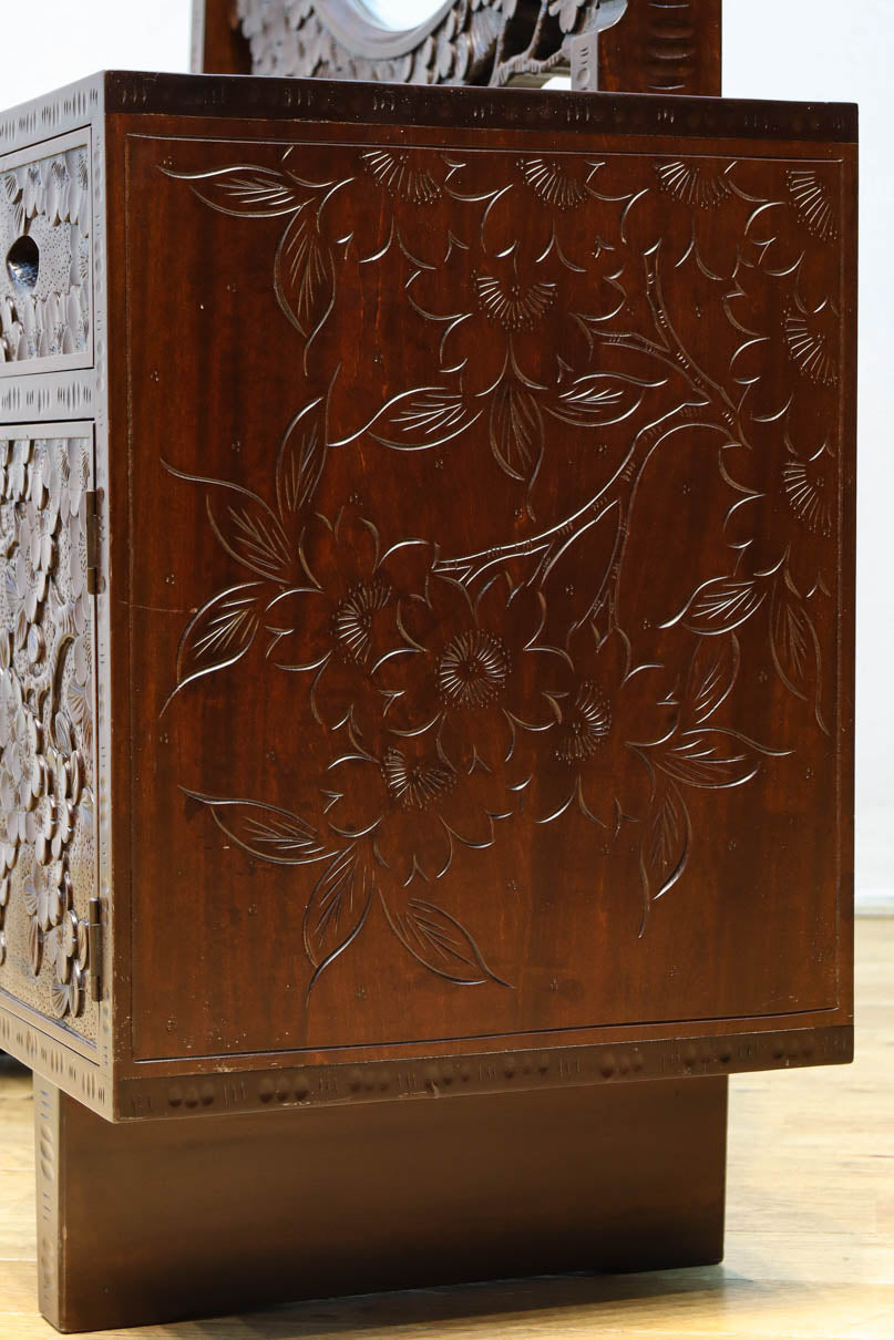 桜の彫刻模様で華やかな軽井沢彫鏡台　BB3145