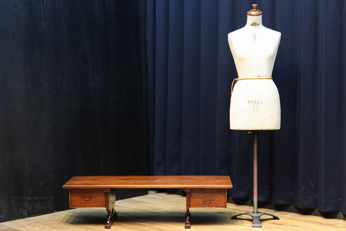 優美なけやき一枚板と印象的な脚作りで気品ある文机　BB3146